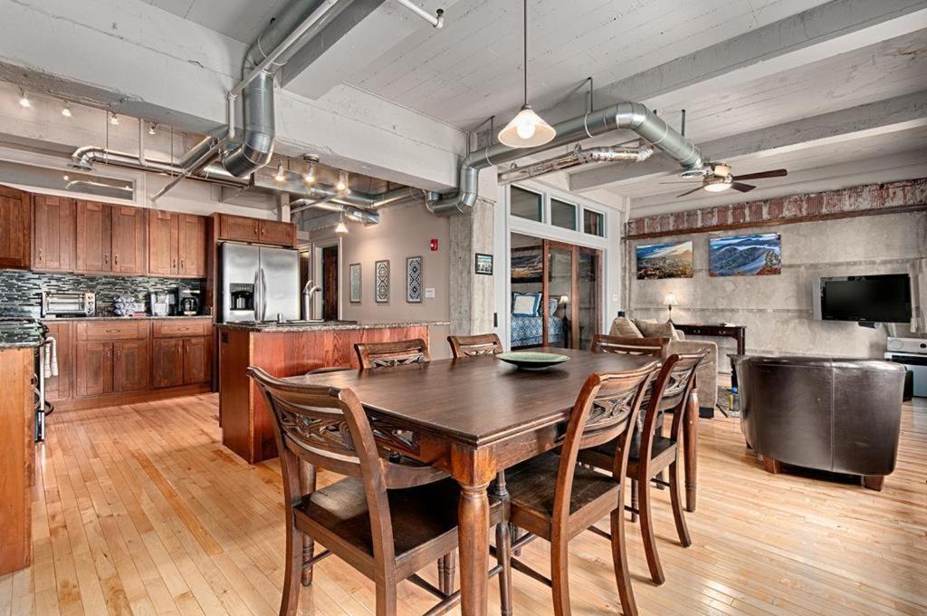 Colby Loft Apartment Asheville Bagian luar foto